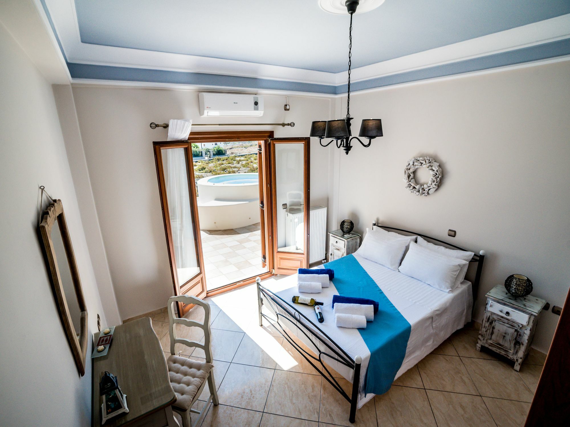 Vineyard Exclusive Suites Akrotírion エクステリア 写真