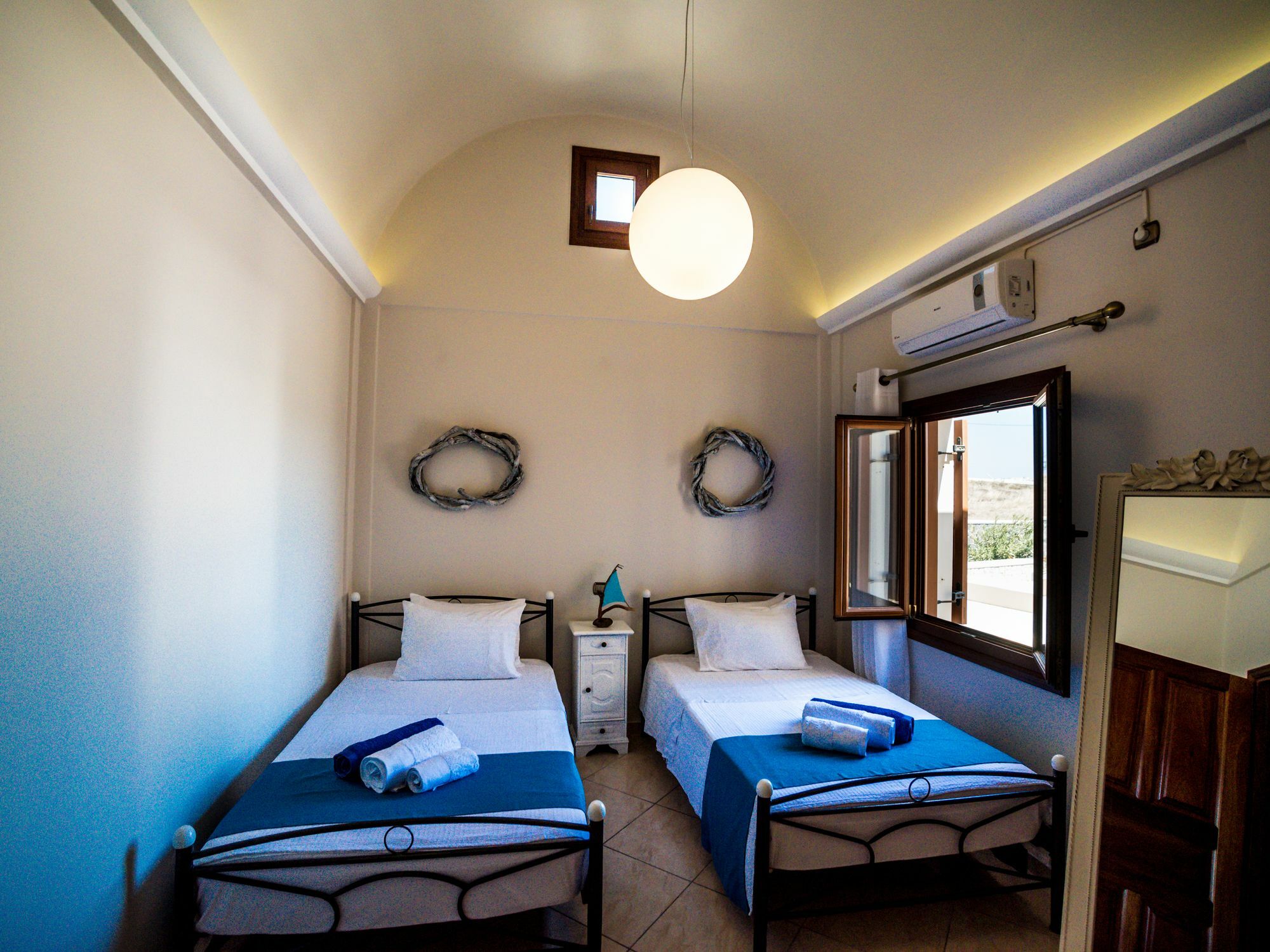 Vineyard Exclusive Suites Akrotírion エクステリア 写真