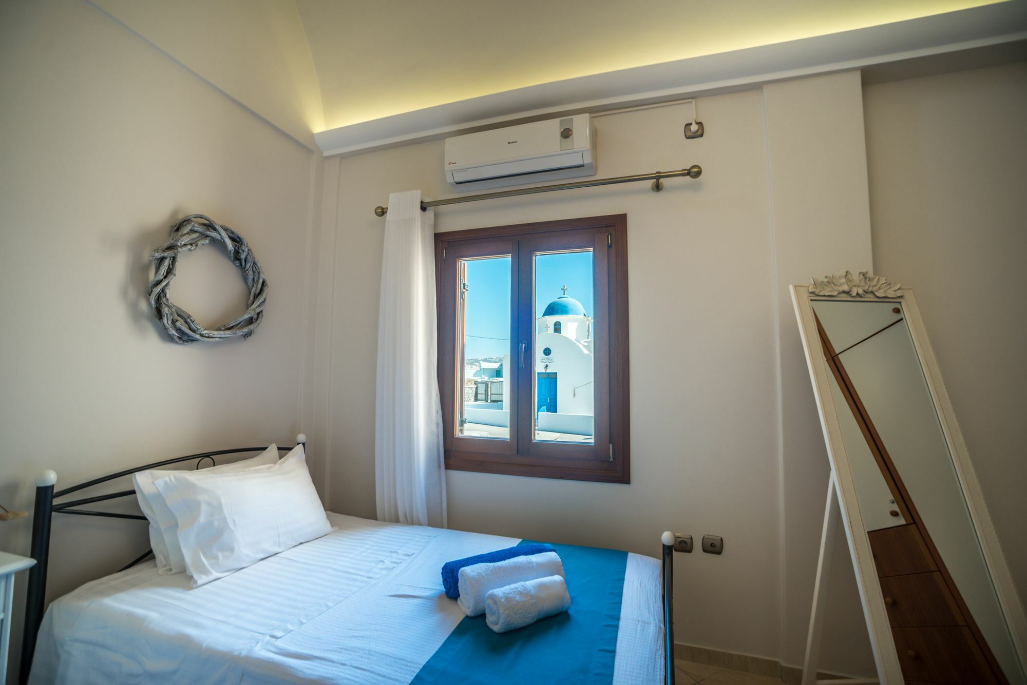 Vineyard Exclusive Suites Akrotírion エクステリア 写真